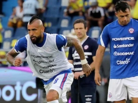 Vidal fue titular en Chile/ AFP