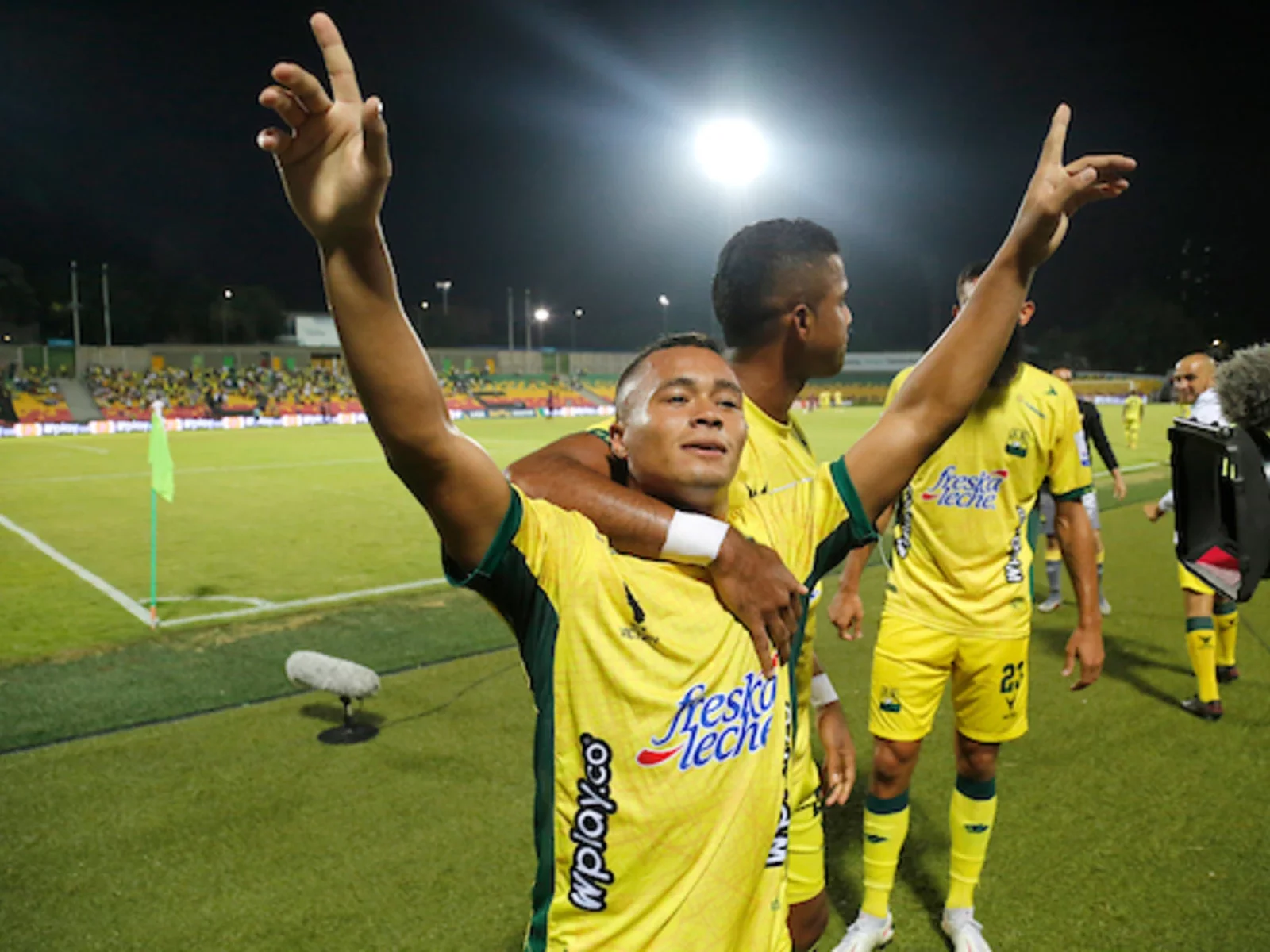 Bucaramanga se fue con todo y encontró el triunfo en el último suspiro / Vizzorimage