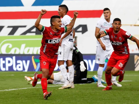 Cristian Barrios empató en el último minuto / Vizzorimage