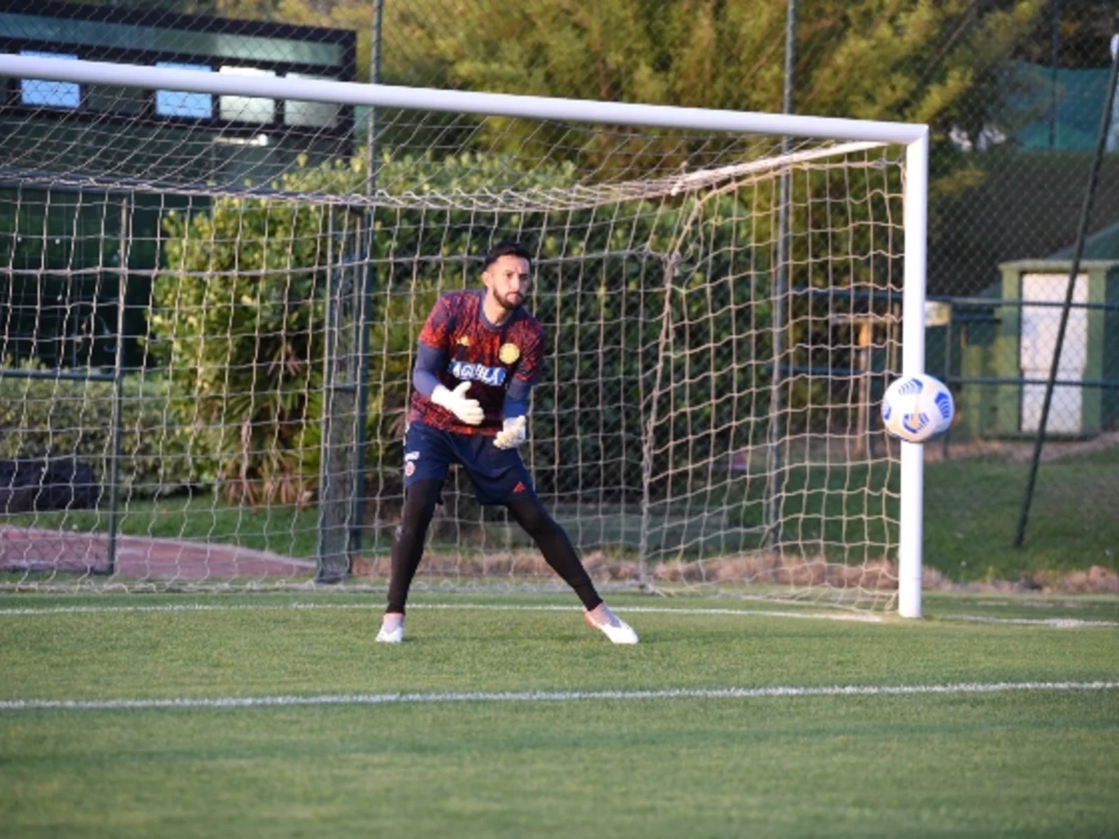 Camilo Vargas fue de los primeros en concentrar / Foto FCF