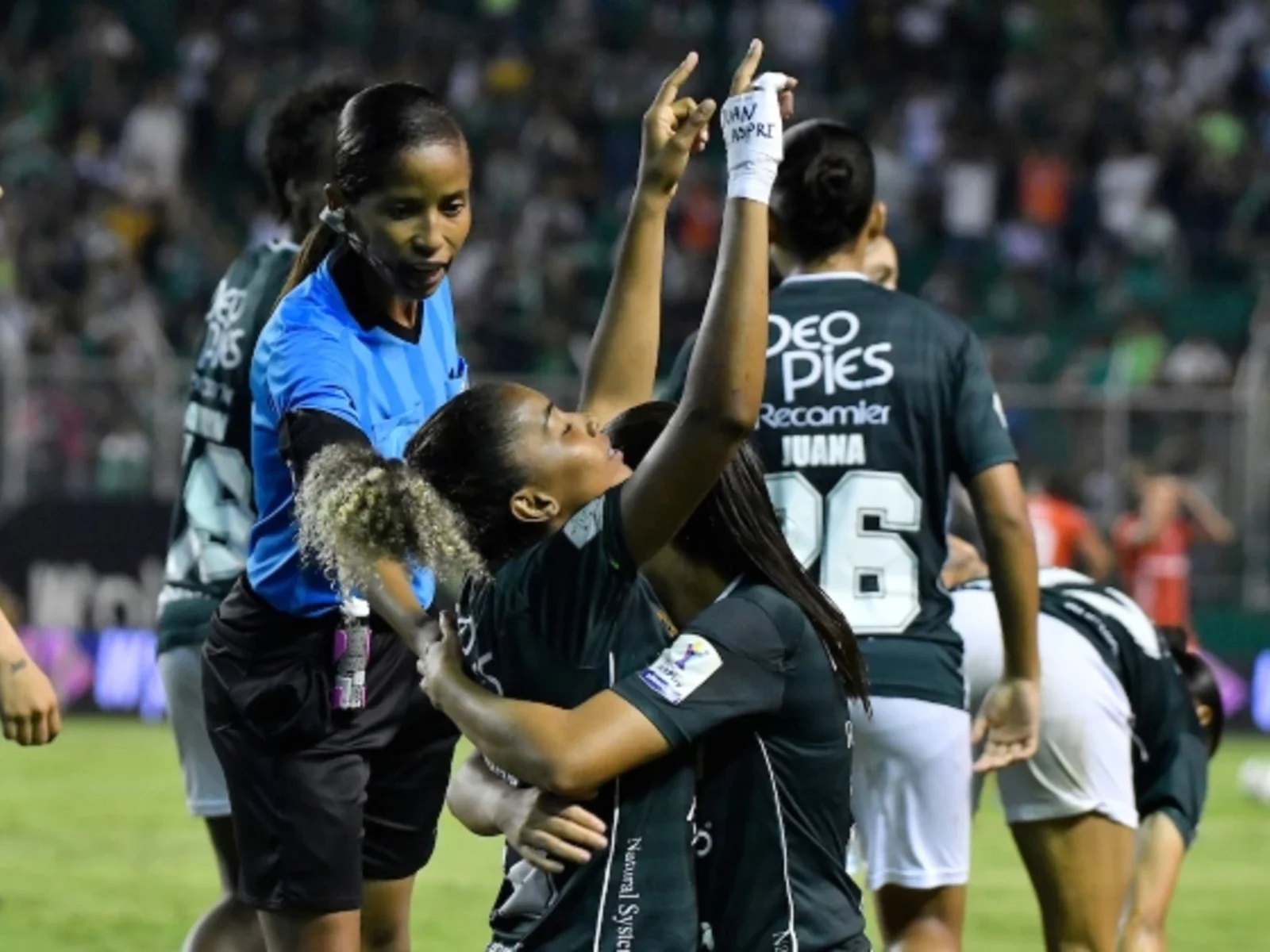 Jorelyn Carabalí amplió la ventaja de las locales. / Foto: VizzorImage - Gabriel Aponte