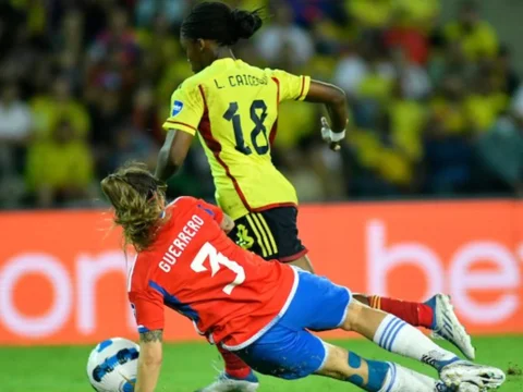 Linda Caicedo de nuevo fue protagonista en el juego de Colombia. / Foto: VizzorImage - Ricardo Vejarano