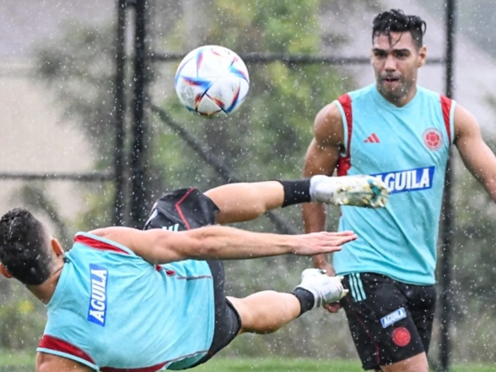 Sin importar el clima, Colombia se prepara ante Guatemala. / Foto: FCF.