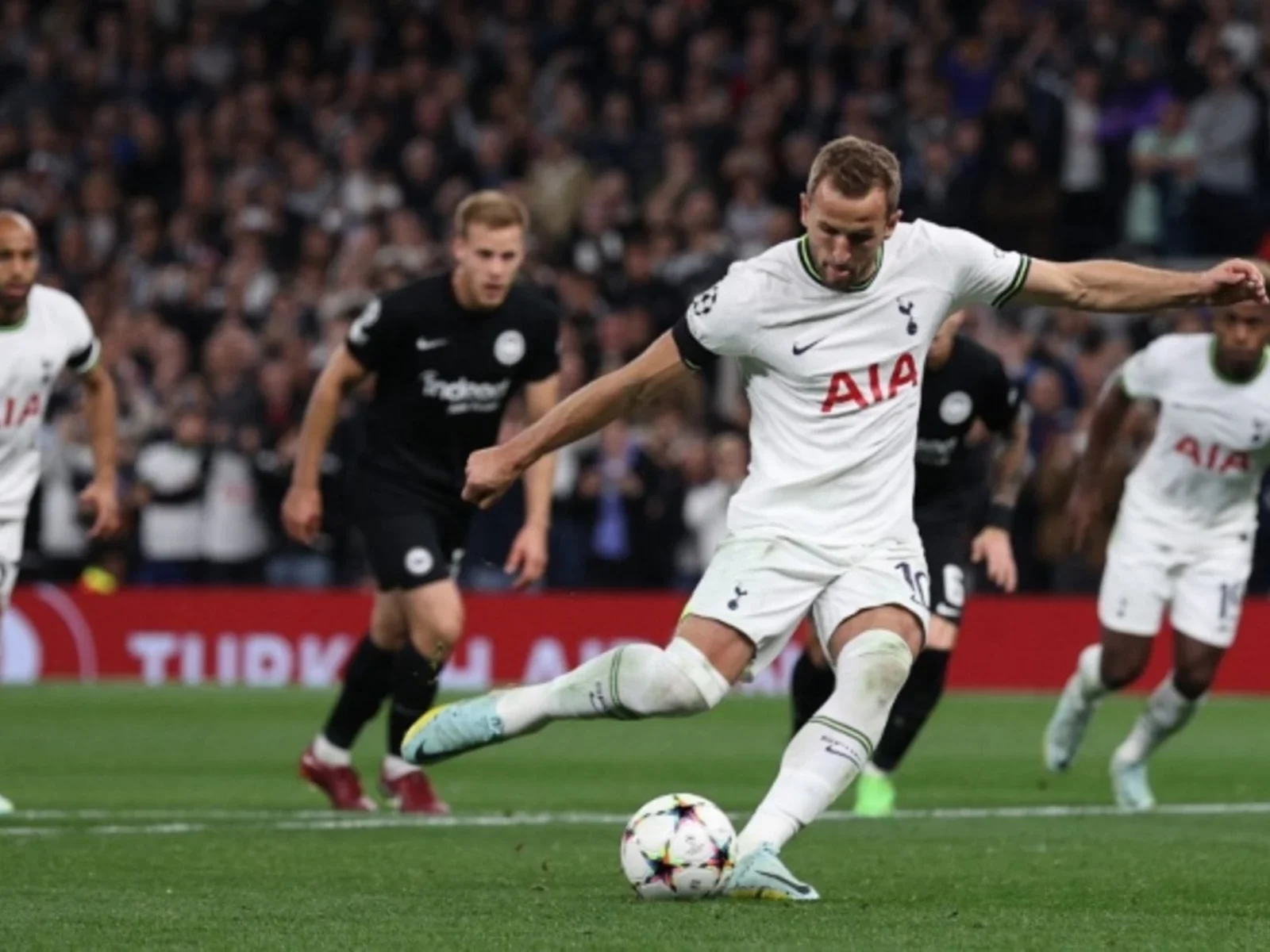 Tottenham le dio una alegría a sus hinchas con la victoria ante Frankfurt. / Foto: AFP.
