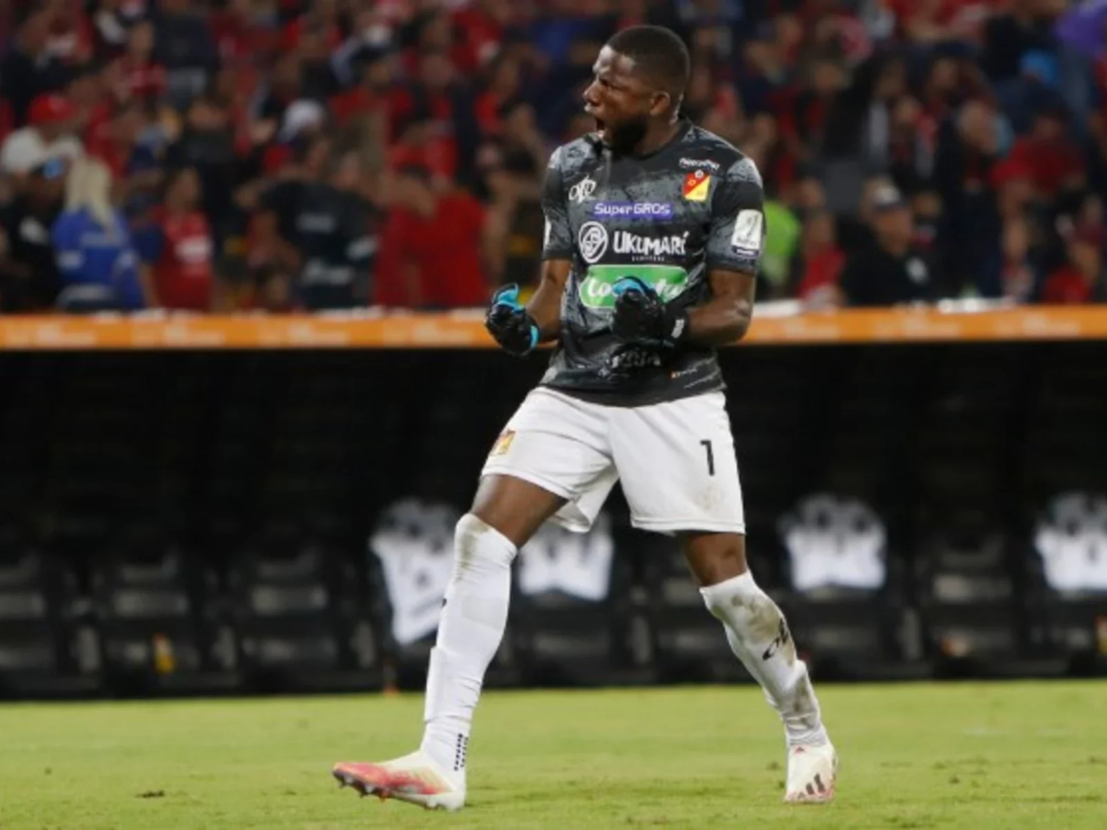 Harlen Castillo fue el protagonista de la noche / VizzorImage