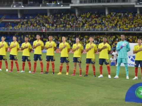 Colombia entonando el himno nacional / FCF
