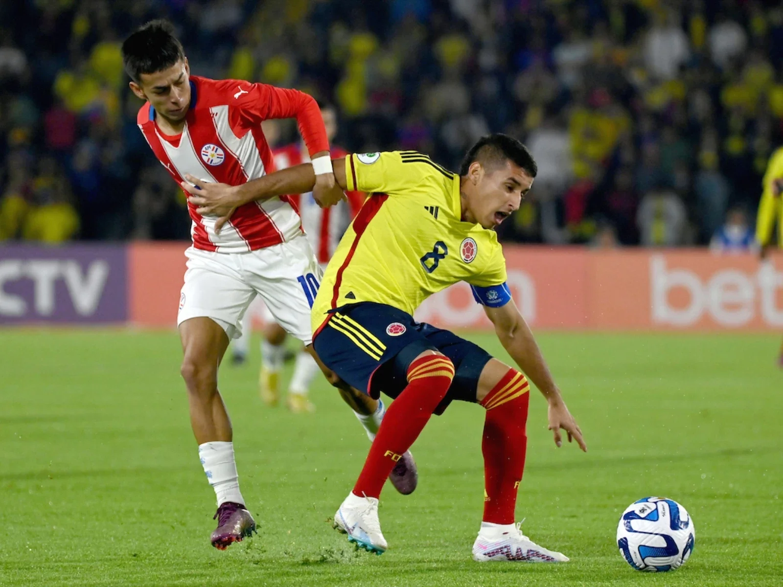 Gustavo Puerta de nuevo fue uno de los protagonistas contra Paraguay. / Foto: Vizzorimage.