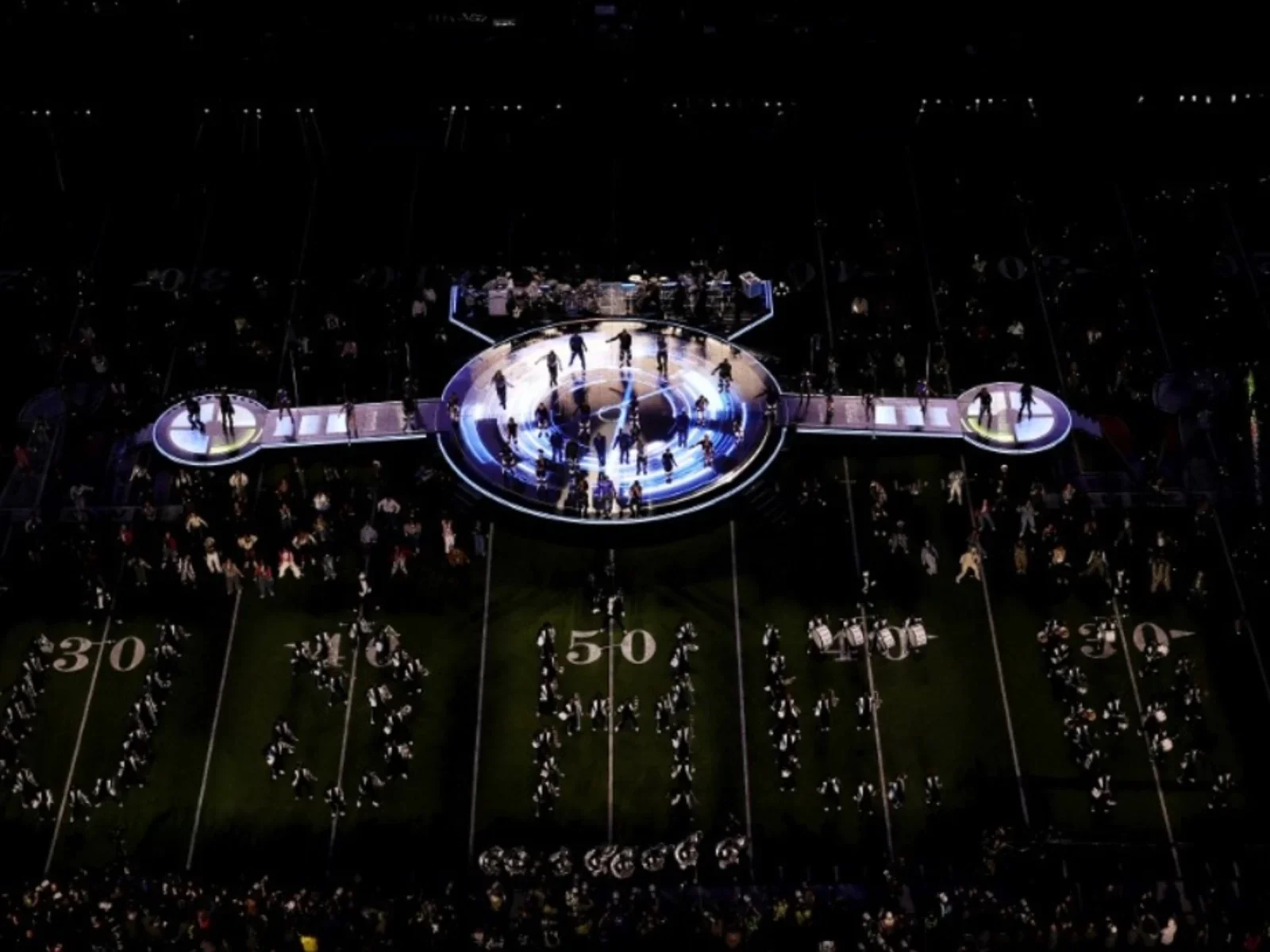 El baile y las coreografías fueron lo más llamativo del show del Super Bowl. / Foto: AFP.