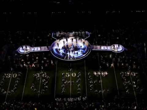 El baile y las coreografías fueron lo más llamativo del show del Super Bowl. / Foto: AFP.