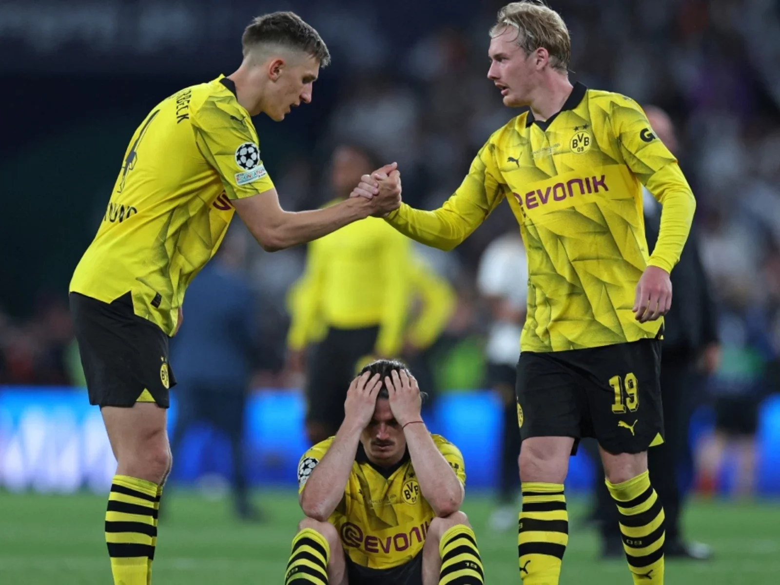 Marcel Sabitzer desconsolado luego del pitazo final del árbitro / Foto: AFP