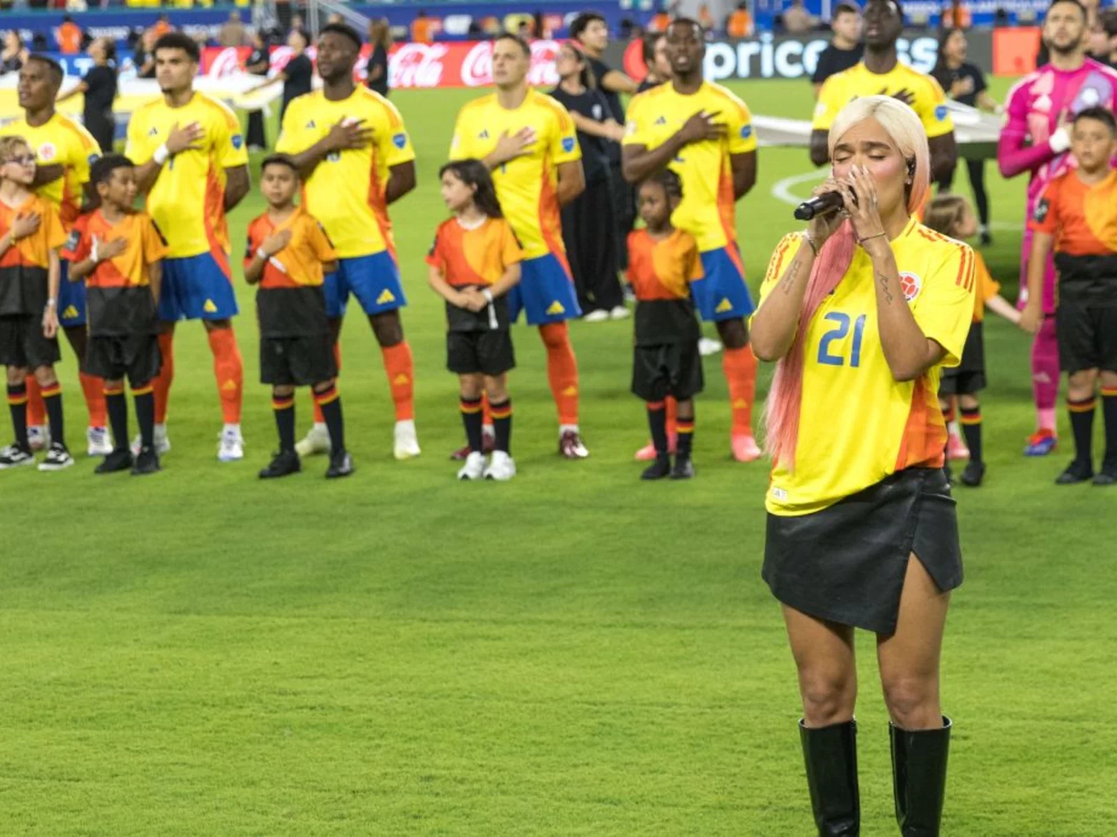 Karol G entonó el himno de Colombia / AFP