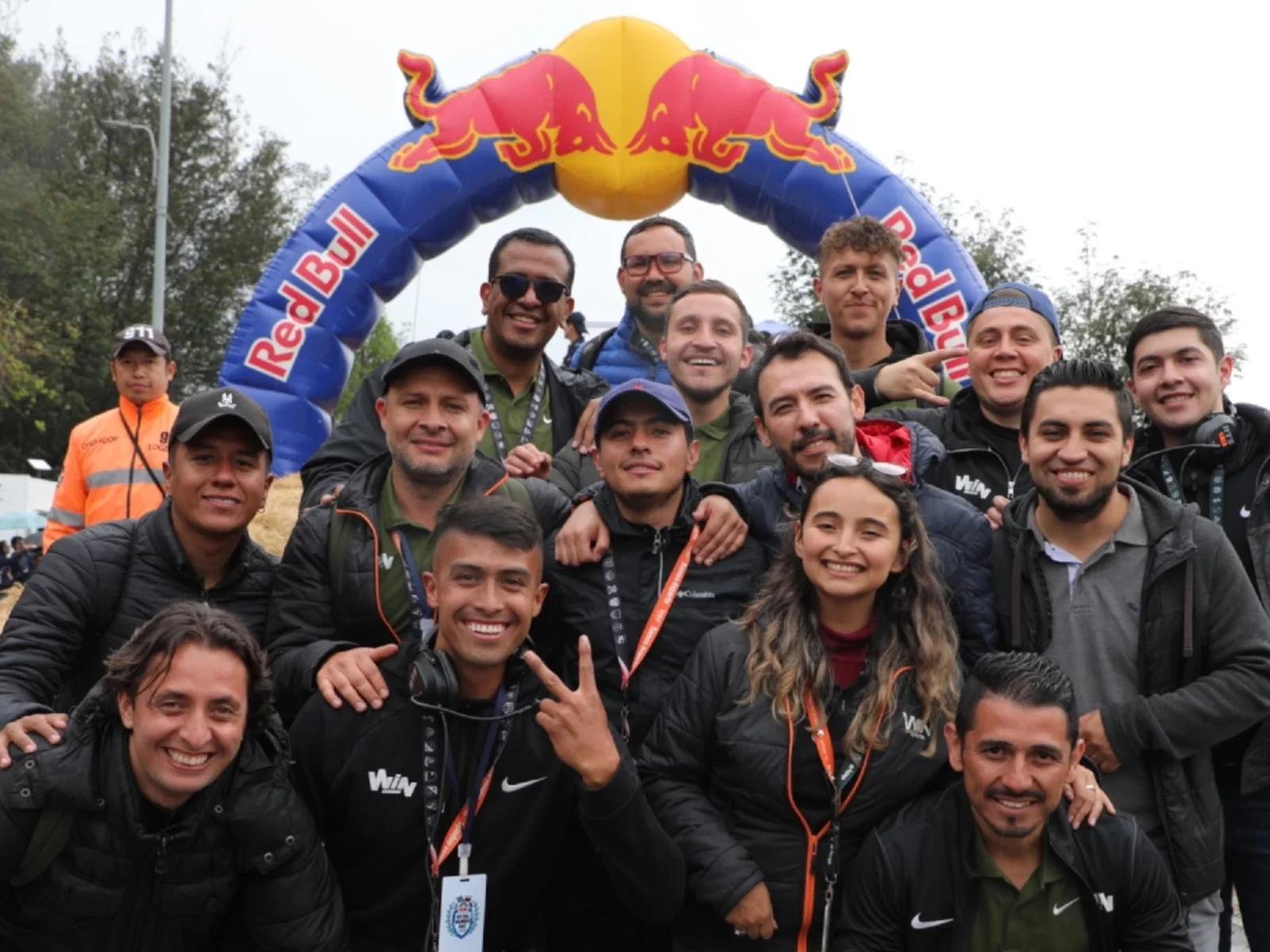 Miembros del equipo de Win Sports en la Red Bull Balineras Race 2024 - Win Sports
