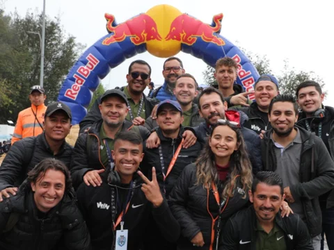 Miembros del equipo de Win Sports en la Red Bull Balineras Race 2024 - Win Sports