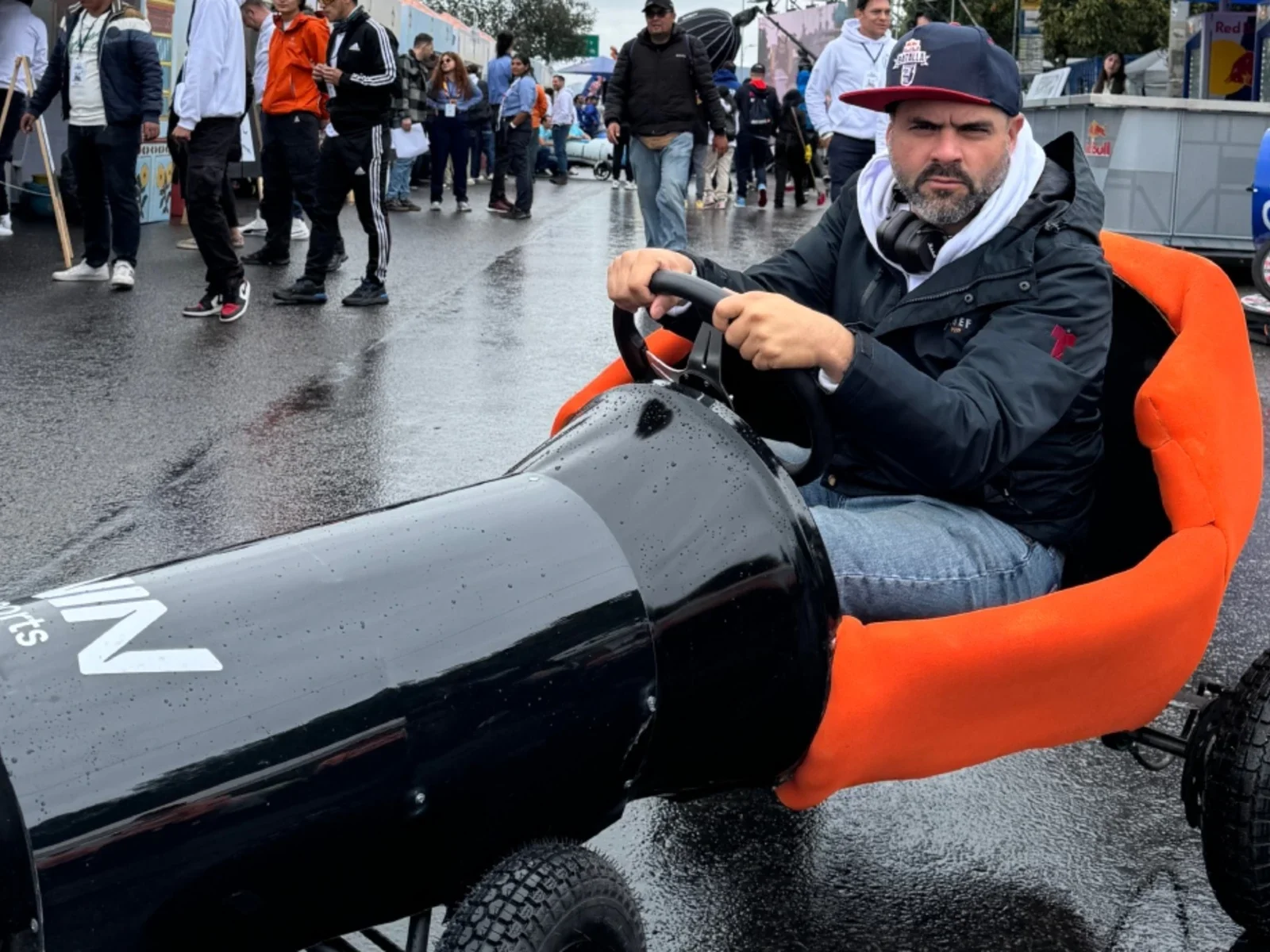 El vehículo de Win Sports en la Red Bull Balineras Race 2024 - Win Sports