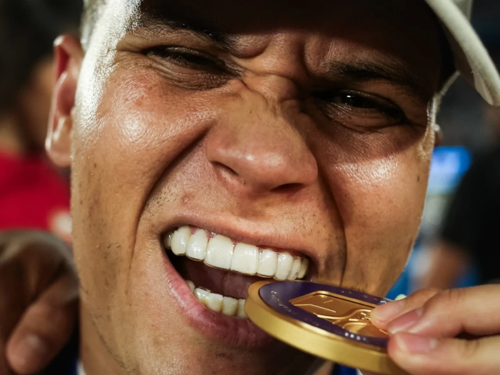 Quintero con la medalla de campeón de la Copa Sudamericana -AFP