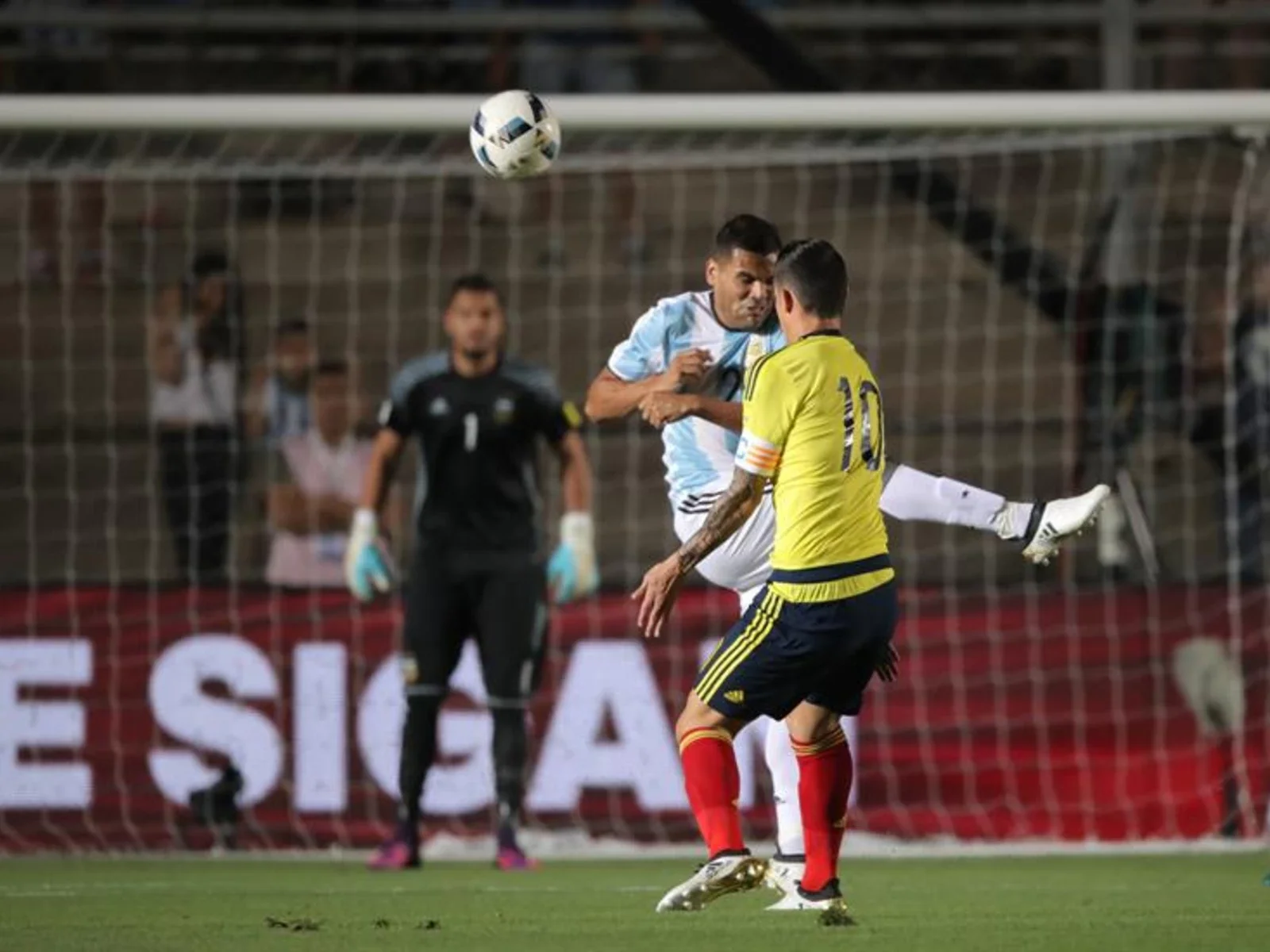 Mira aquí las mejores imágenes del duelo entre Argentina y Colombia