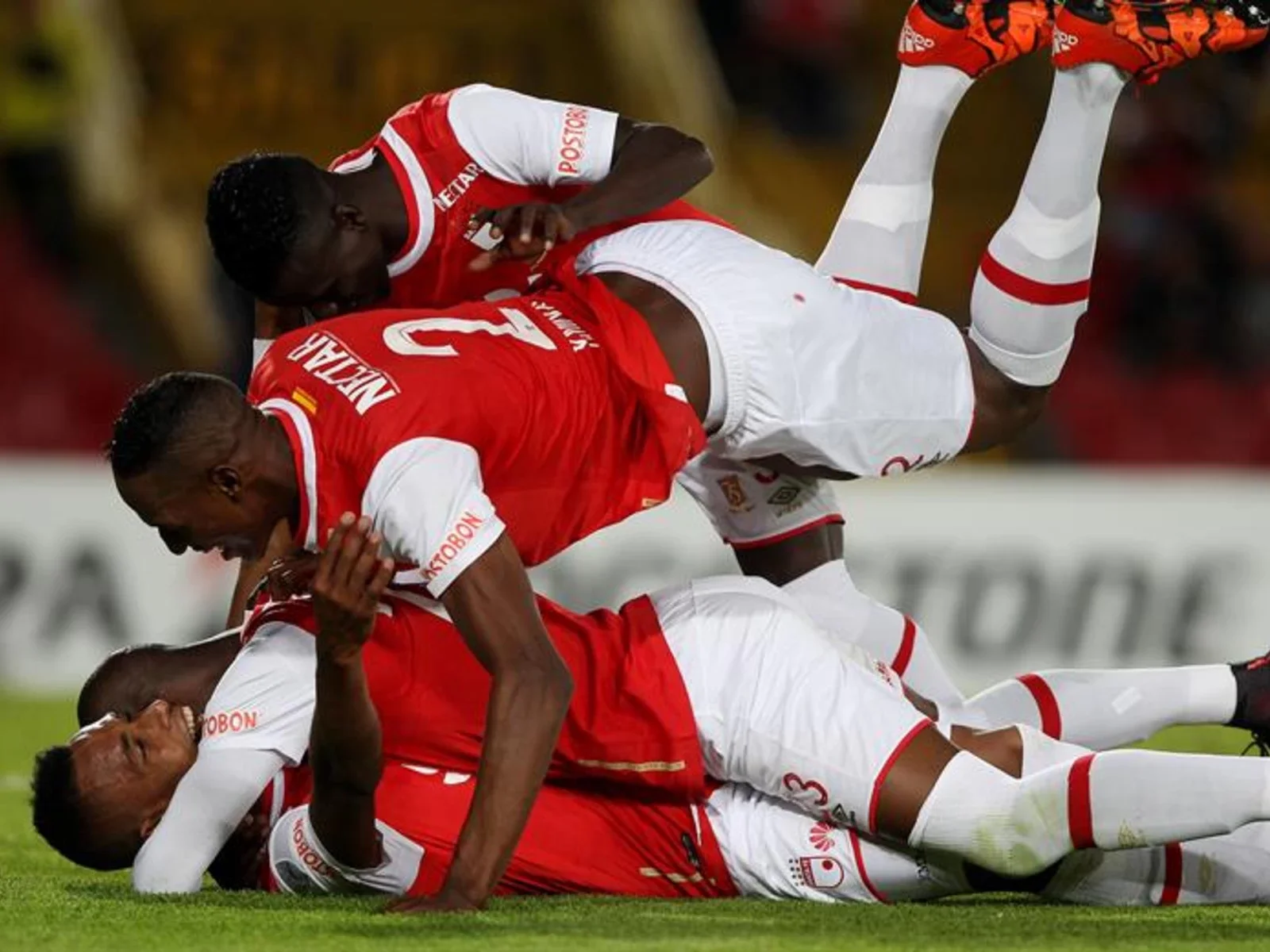 Repasa la mejores postales del triunfo de Santa Fe sobre Cobresal en El Campín