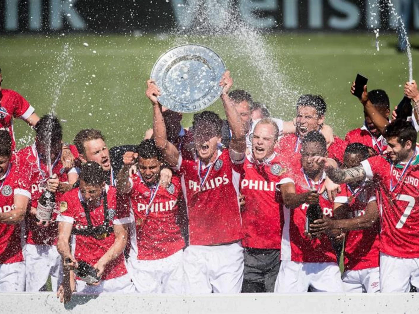 Revisa las mejores postales de la celebración de PSV de Arias, campeón en Holanda