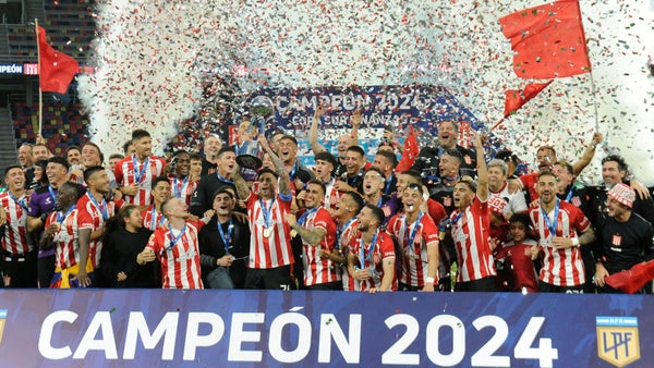 Así celebraron los colombianos su título con Estudiantes en Argentina Así celebraron los colombianos su título con Estudiantes en Argentina