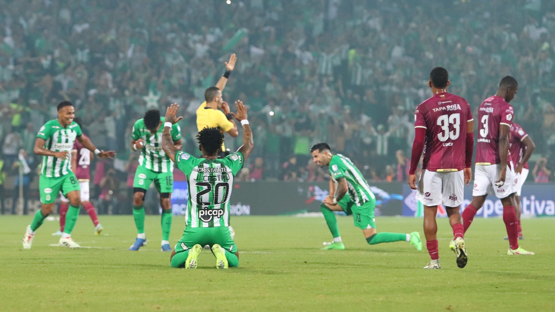 Jugadores de Nacional celebran
