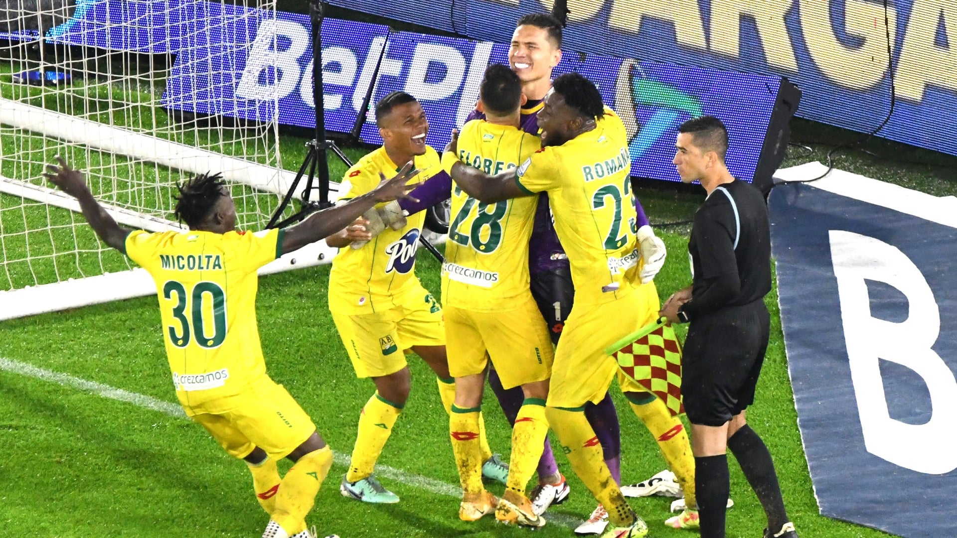 Aldair Quintana renovó con Bucaramanga - VizzorImage