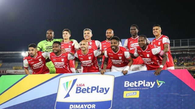 Jugadores de Santa Fe en formación