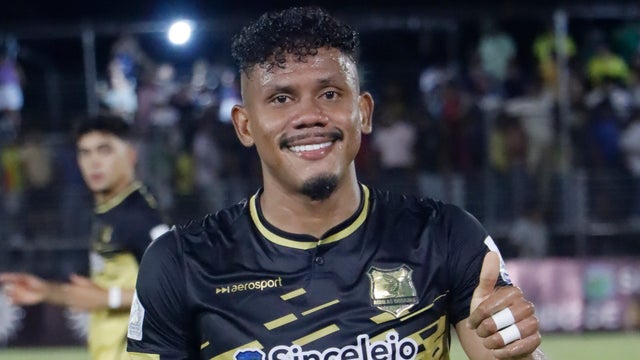 Jeison Quiñónes, defensor de Águilas Doradas - VizzorImage