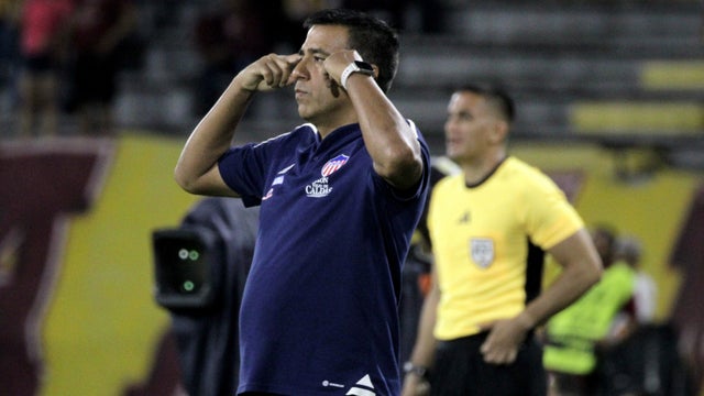 César Farías, técnico de Junior