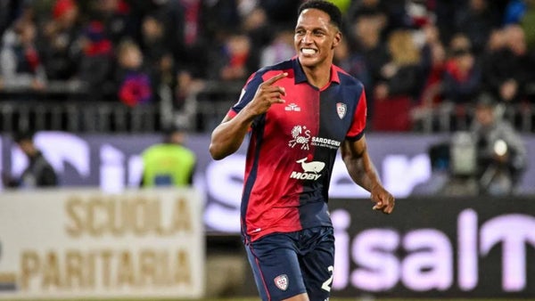 Yerry Mina despidió el año con un fuerte cruce con Lautaro Martínez