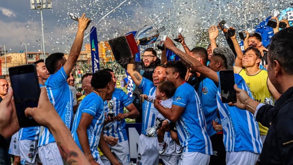 Campeón en Millonarios alzó el trofeo del Torneo BetPlay del Olaya Campeón en Millonarios alzó el trofeo del Torneo BetPlay del Olaya