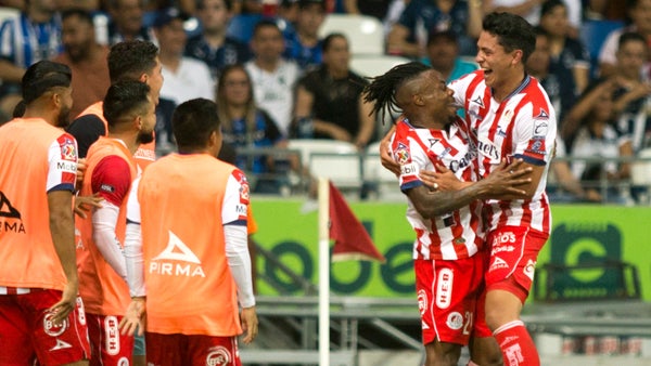 Tres 'grandes' del FPC pelearían por un delantero de selección Tres 'grandes' del FPC pelearían por un delantero de selección