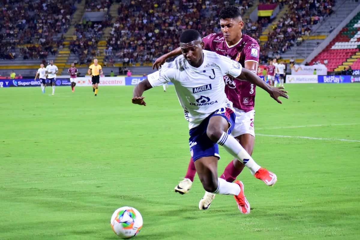 Joel Canchimbo y Jeison Ángulo en Junior vs. Tolima - VizzorImage