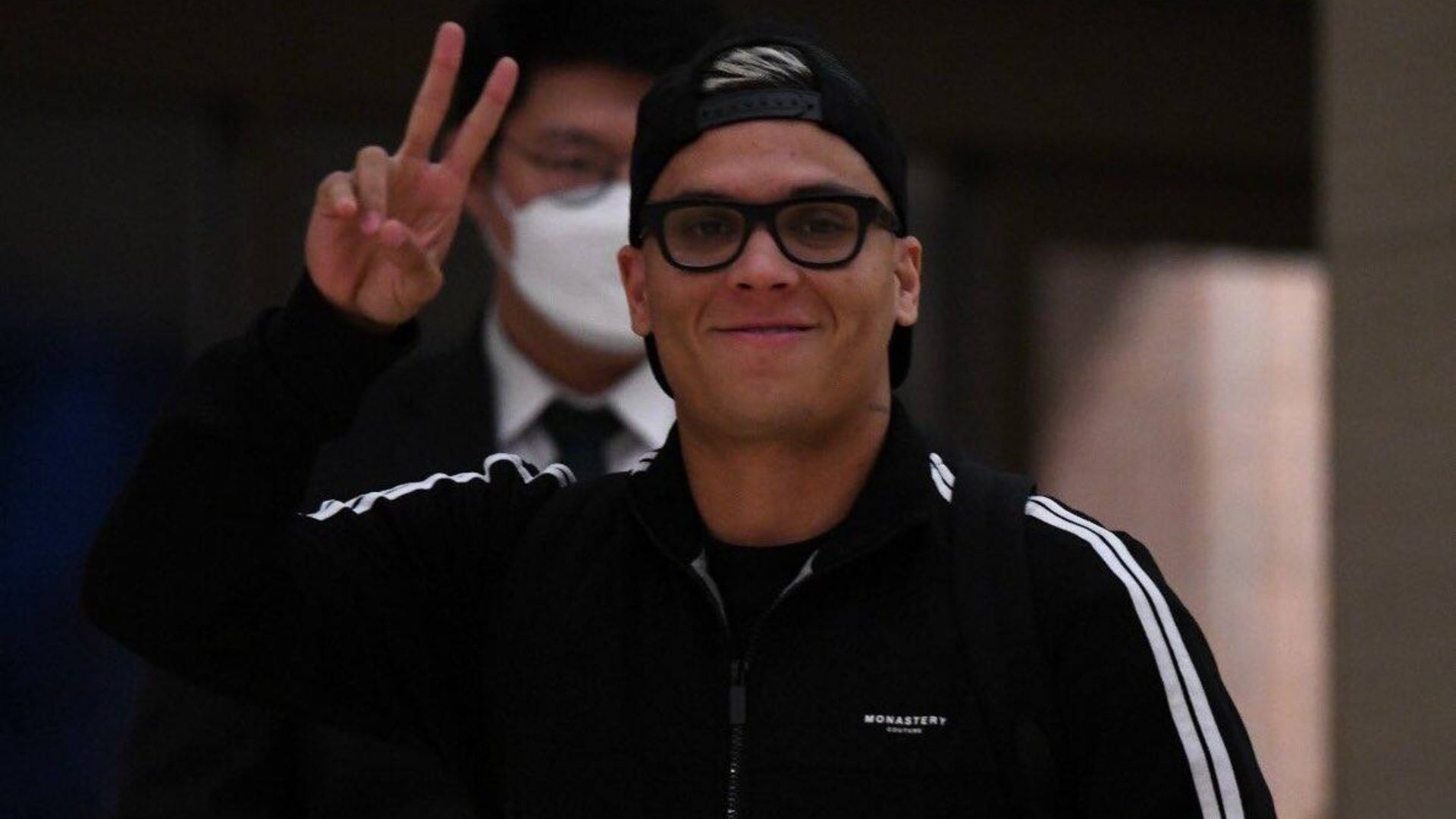 Juan Fernando Quintero en aeropuerto