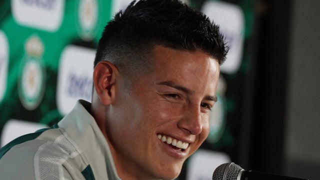 James en presentación con León