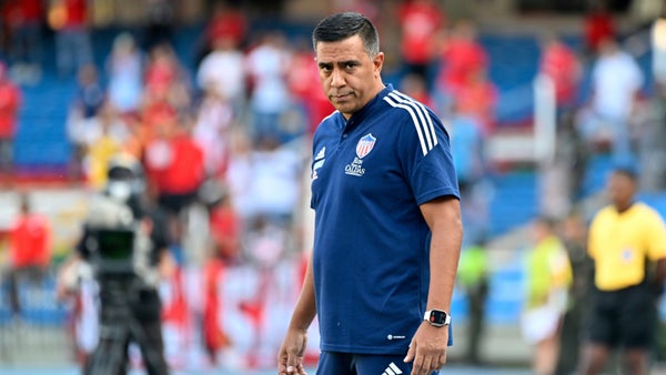 Junior confirmó la salida de César Farías como técnico del equipo