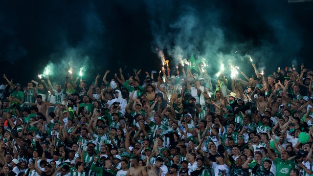 Hinchada de Atlético Nacional en Medellín - VizzorImage