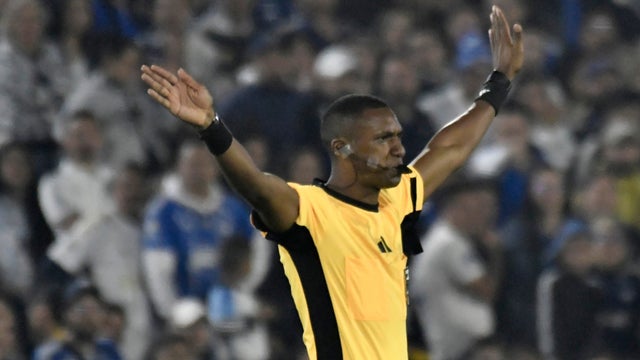Diego Ulloa, árbitro de Nacional vs. Once Caldas - VizzorImage