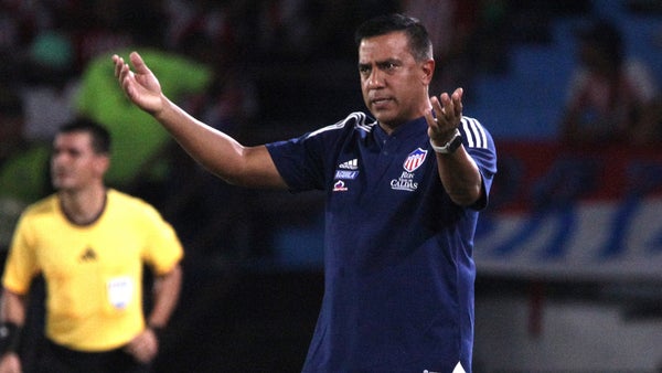 César Farías lanzó una advertencia a Luis 'Cariaco' González