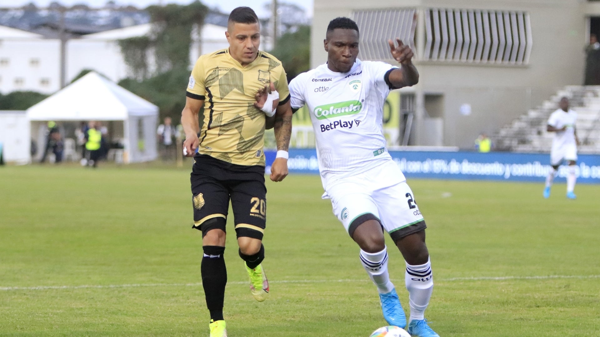 Jhon Fredy Salazar, lesionado en Águilas - VizzorImage