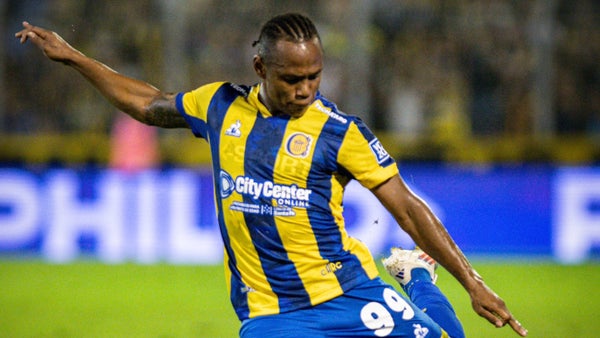 Golazo de Jaminton Campaz con Rosario, desde fuera del área