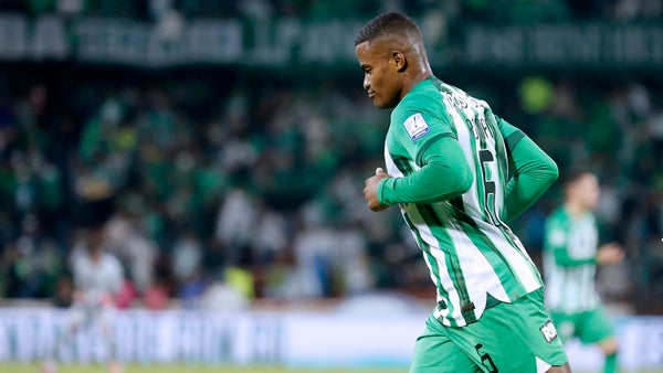 Román se perdió una increíble jugada de gol para Nacional