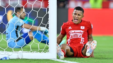 Cristian Barrios se lamenta en América vs Once Caldas - VizzorImage