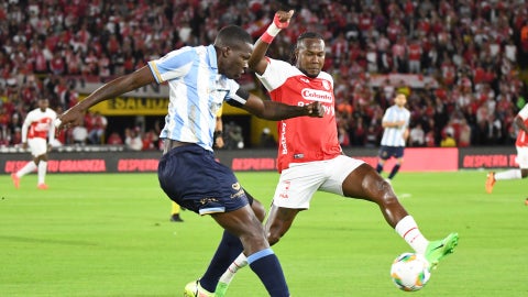 Julián Quiñónes y Hugo Rodallega en Santa Fe vs. Tolima - VizzorImage