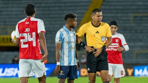 Luis Matorel, árbitro de Santa Fe vs. Tolima - VizzorImage