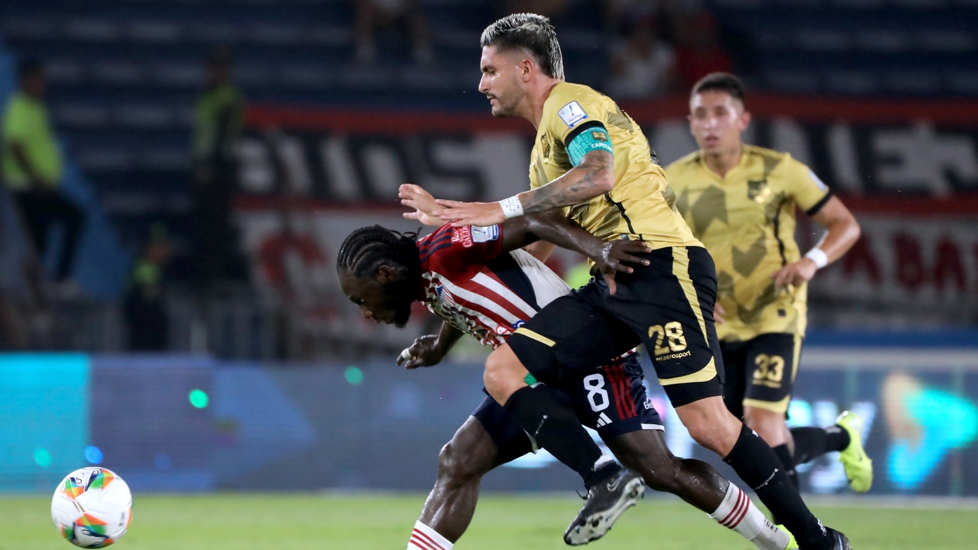 Guillermo Celis y Yimmi Chará en Junior vs. Águilas - VizzorImage