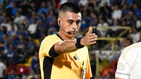 Ferney Trujillo, árbitro de Medellín vs. Chicó - VizzorImage