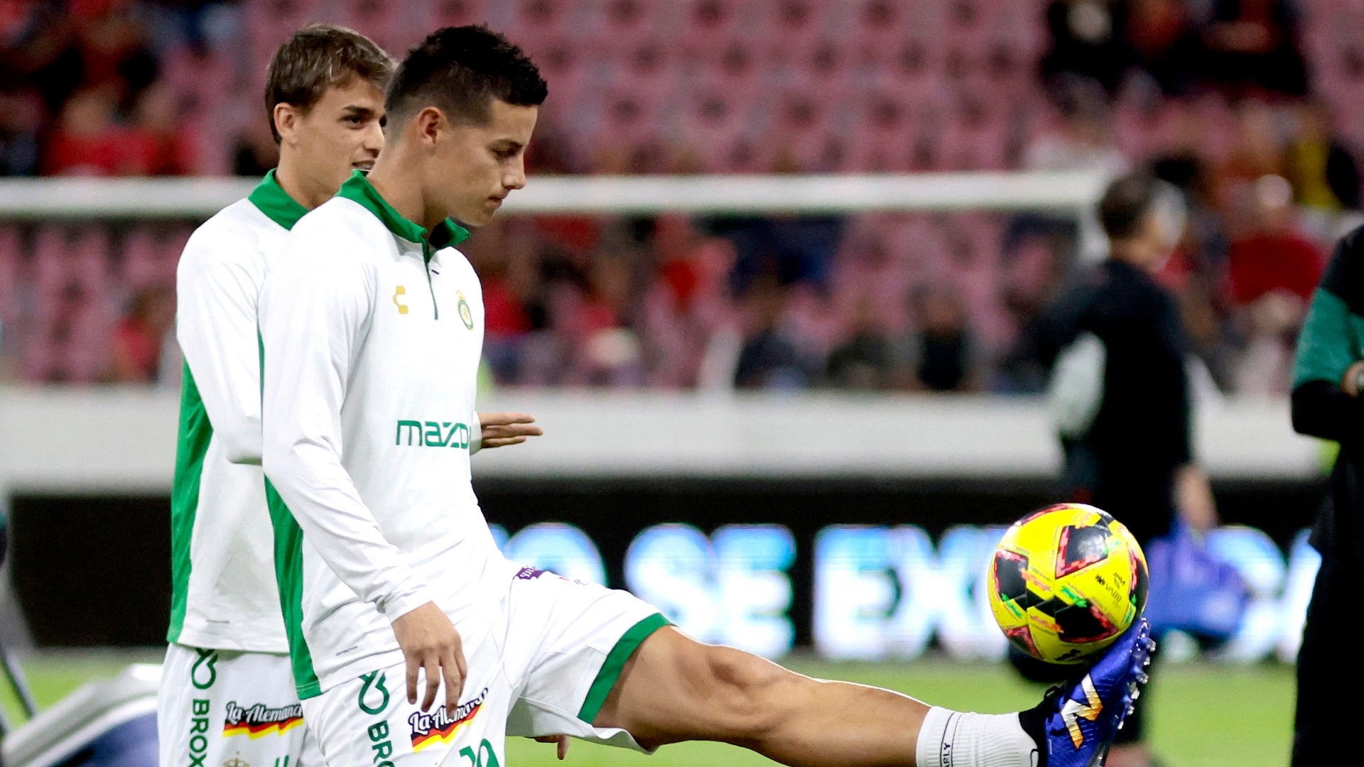 James entrando en calor con León de México _ AFP