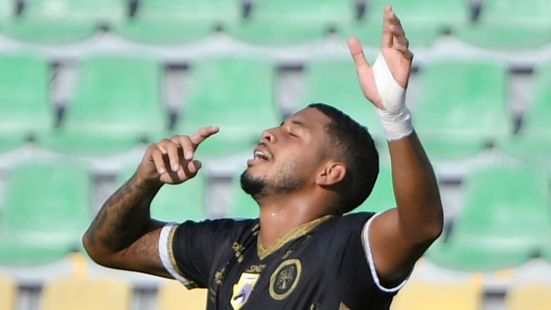 Geovan Montes, defensor de Llaneros - VizzorImage