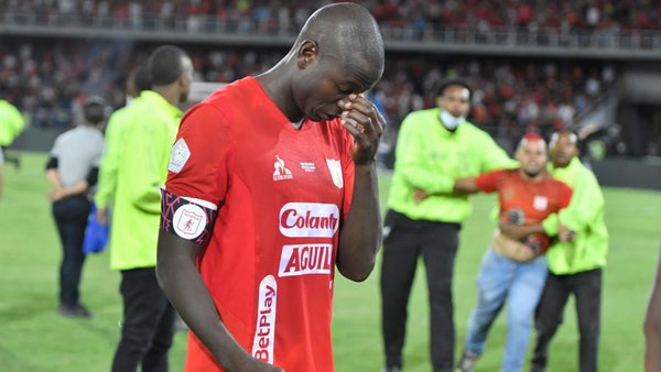 Adrián Ramos se lamenta de haberse retirado perdiendo con Nacional Adrián Ramos se lamenta de haberse retirado perdiendo con Nacional