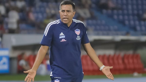 César Farías vivió tenso cruce con jugador de Alianza Valledupar